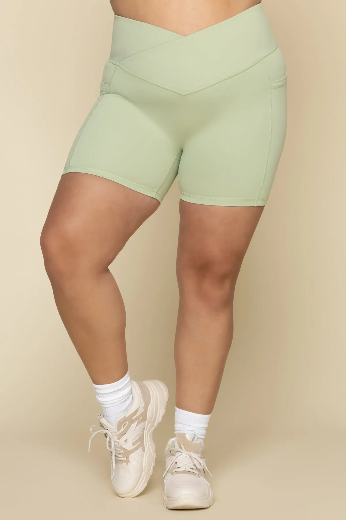 Crisscross Hourglass® Midi Short with Pockets - Pistachio