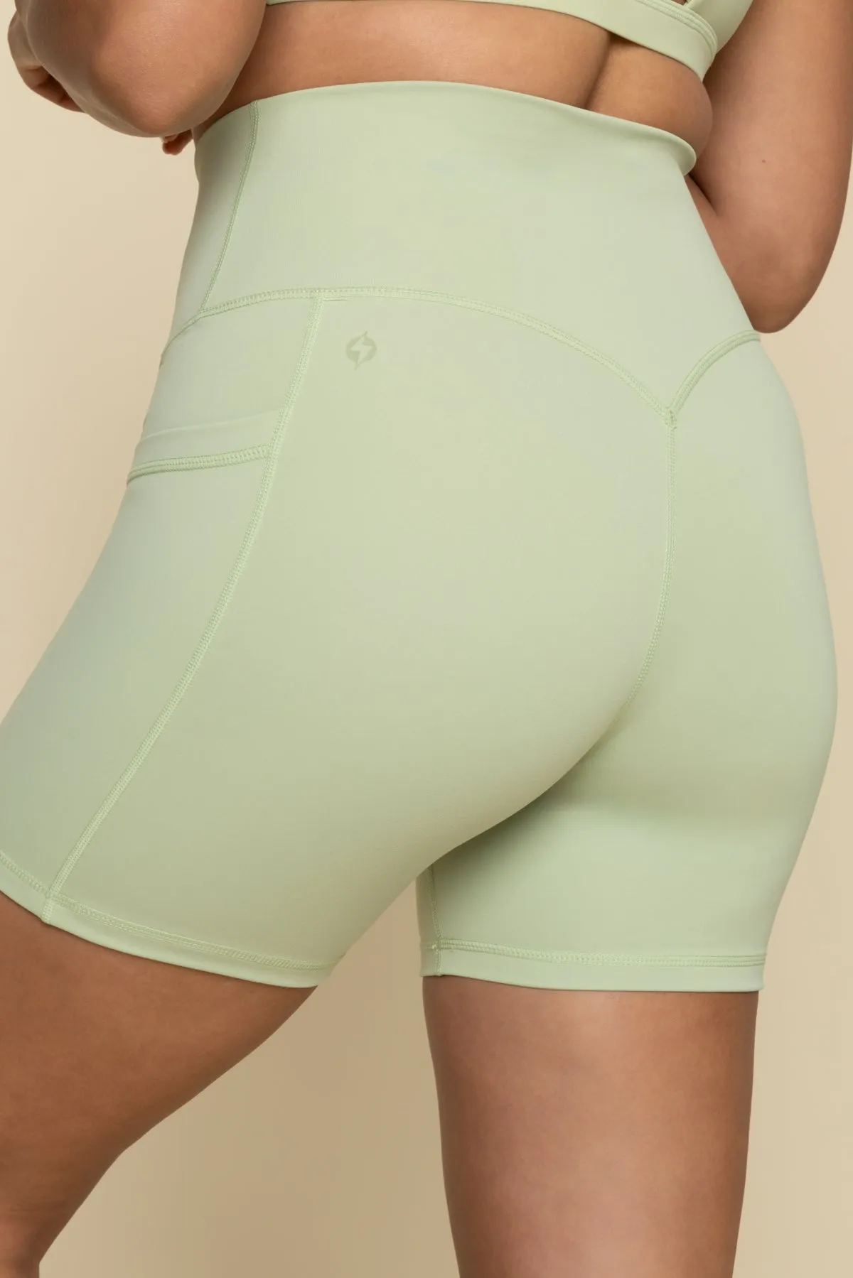 Crisscross Hourglass® Midi Short with Pockets - Pistachio