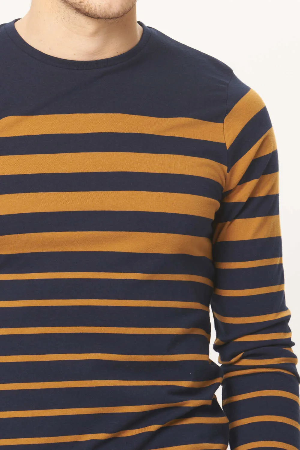 Muscle Fit Crew Neck Long Sleeve T.Shirt